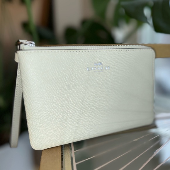 NWT Coach Light Sage / Pale Mint Green Corner Zip Wristlet - Picture 4 of 6